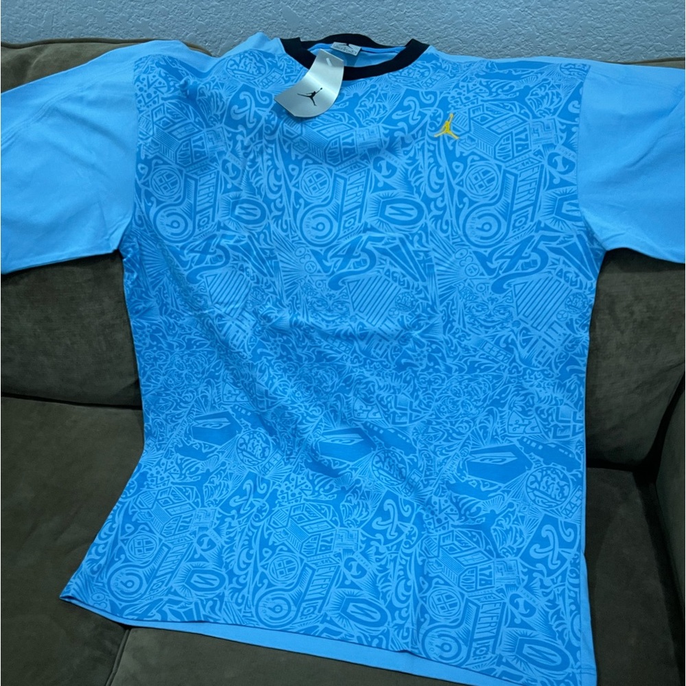 NIKE AIR JORDAN T-SHIRT UNIVERSITY-BLUE/YELLOW SIZE LARGE MENS